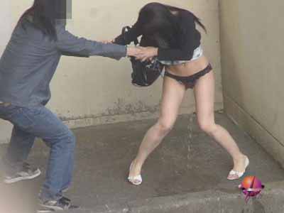 【スカートめくり巾着】大人がやるとシャレにならないイタズラ…通報不可避のスカートめくり巾着ｗｗｗｗ